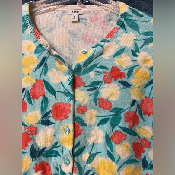 Women's L.L. Bean Button Down Floral Knit Sweater Size Medium - Picture 3 of 6